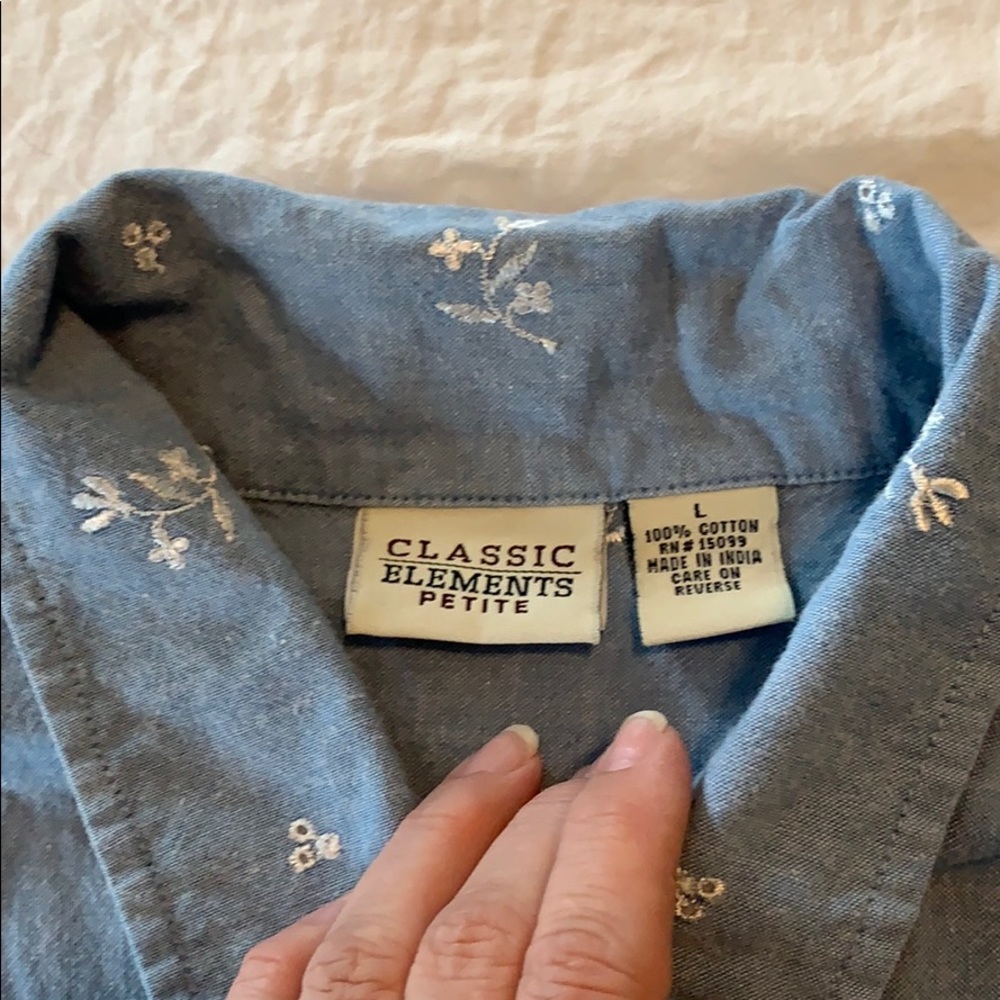 Button up blouse - Picture 2 of 3